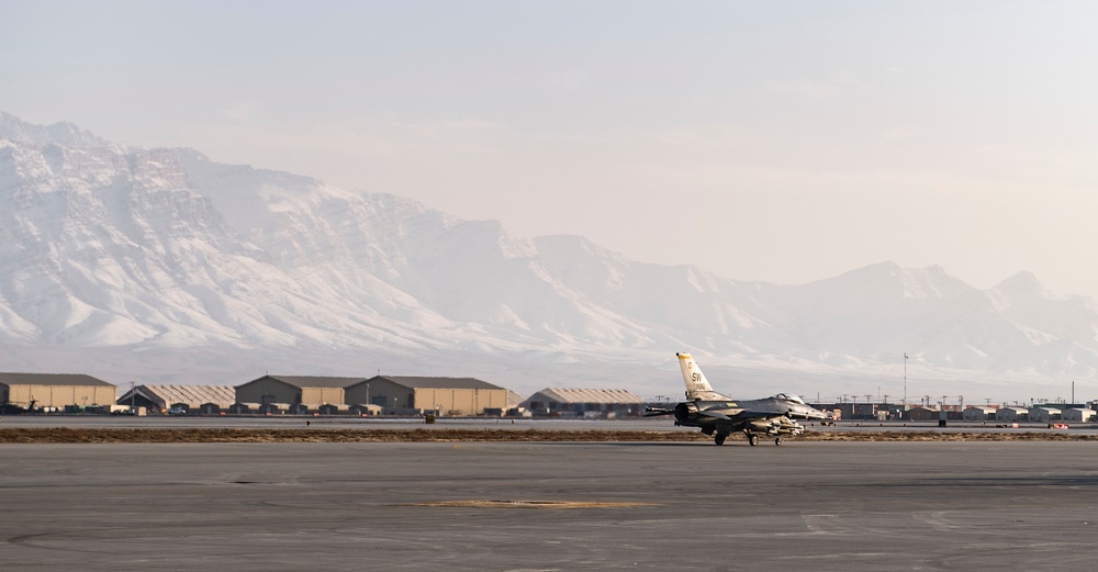 816th EAS Moves Cargo through Afghanistan