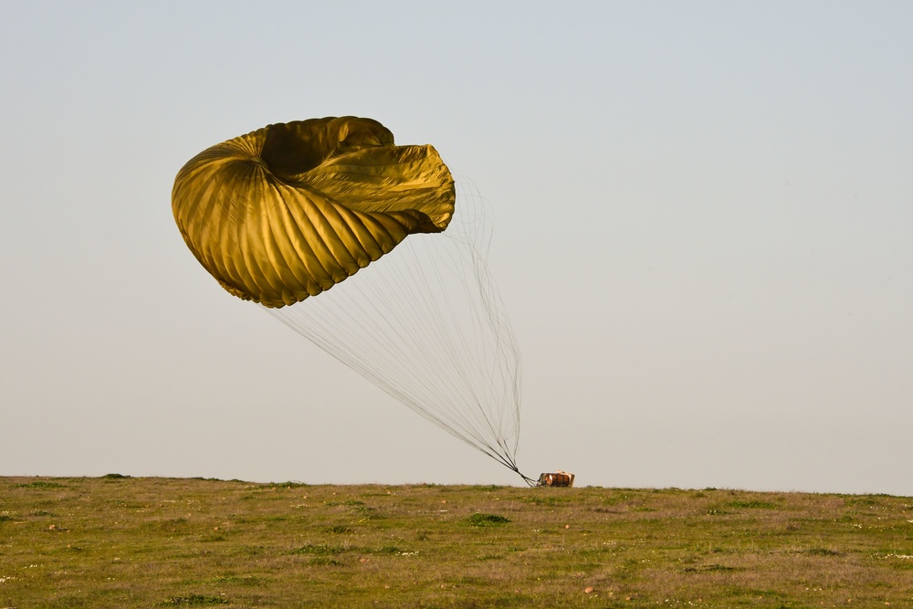 American, Portuguese cargo planes drop personnel, cargo over landing zone during Real Thaw 18