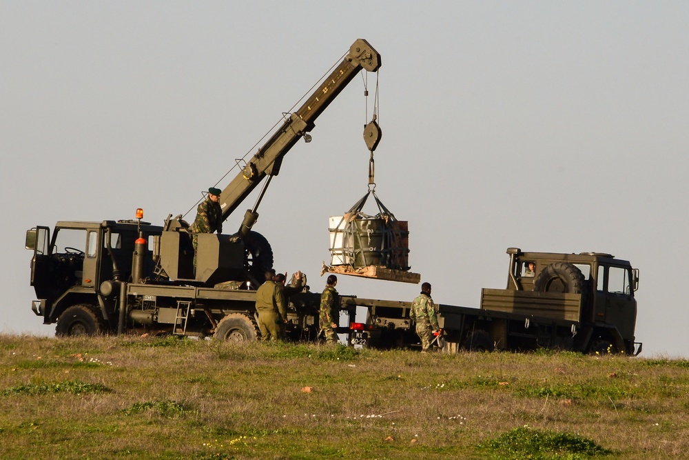 American, Portuguese cargo planes drop personnel, cargo over landing zone during Real Thaw 18