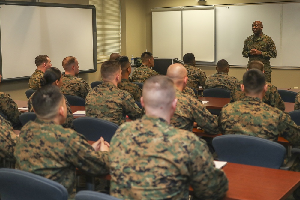 DVIDS - Images - Sgt.Maj. of the Marine Corps visits the 8th MCD [Image ...