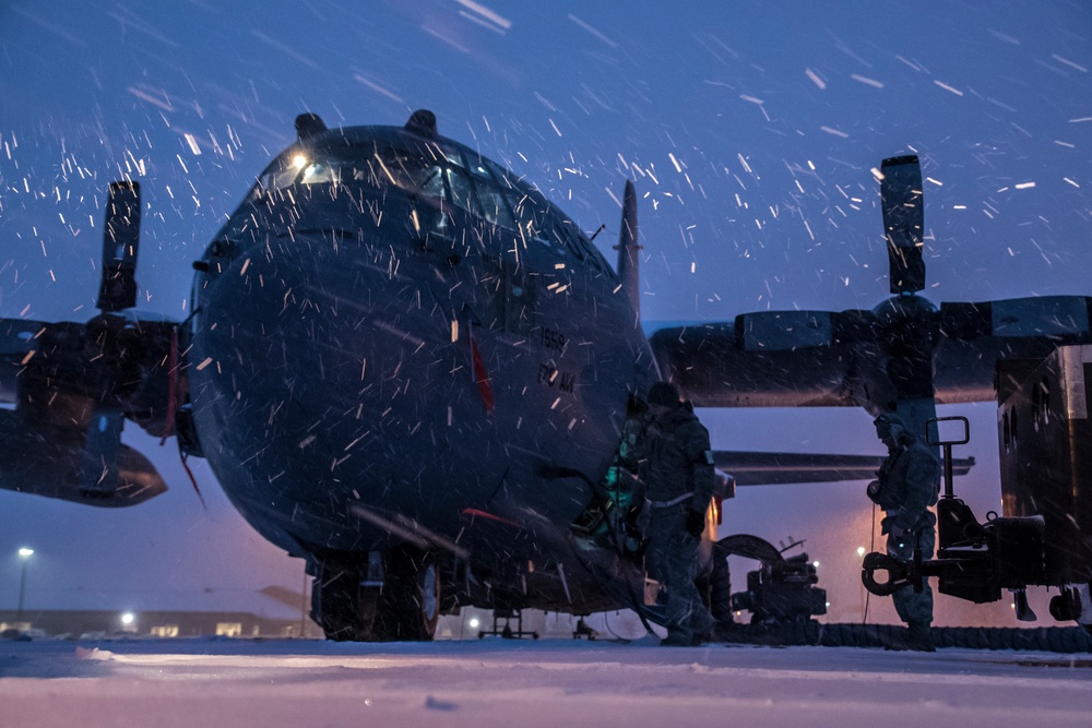 Ohio Air Guard maintainers brave the storm