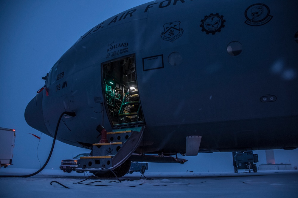 Ohio Air Guard maintainers brave the storm