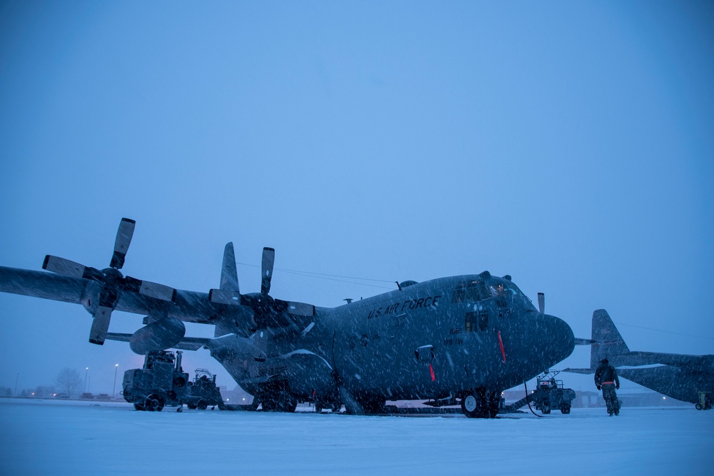 Ohio Air Guard maintainers brave the storm