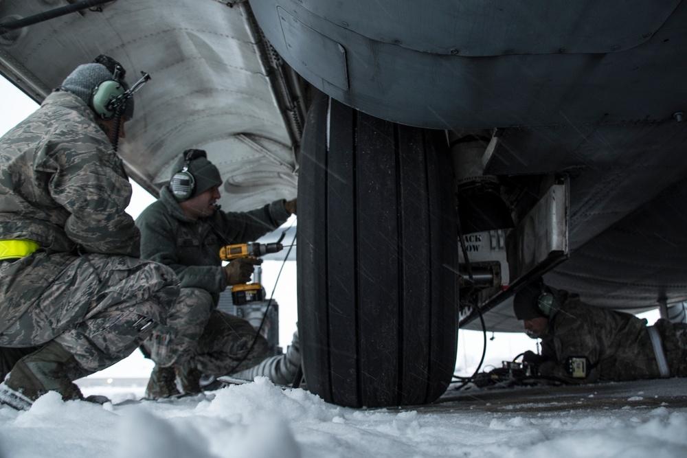 Ohio Air Guard maintainers brave the storm