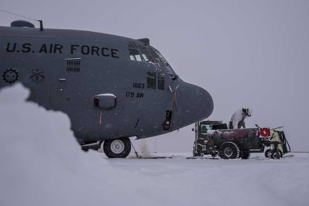 Ohio Air Guard maintainers brave the storm