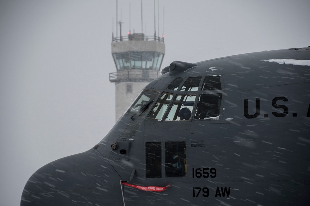 Ohio Air Guard maintainers brave the storm