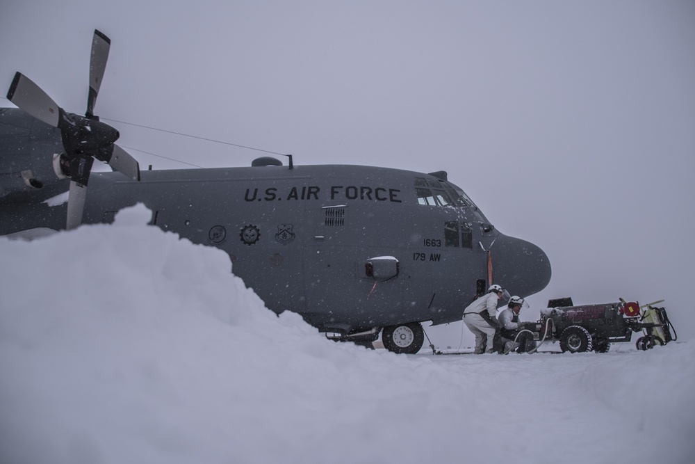 Ohio Air Guard maintainers brave the storm