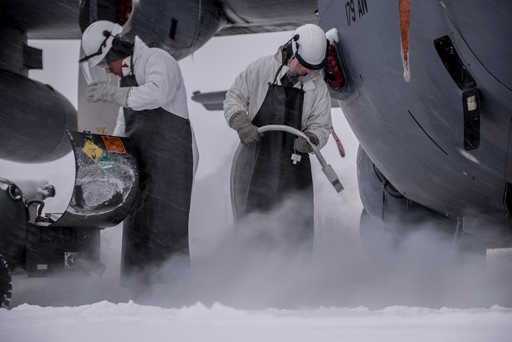 Ohio Air Guard maintainers brave the storm