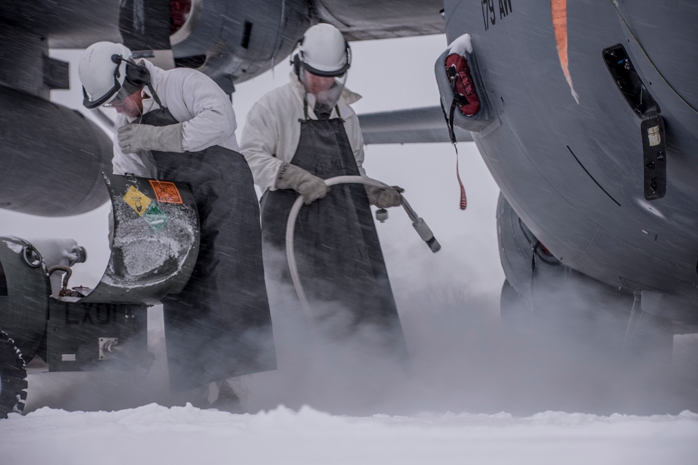 Ohio Air Guard maintainers brave the storm