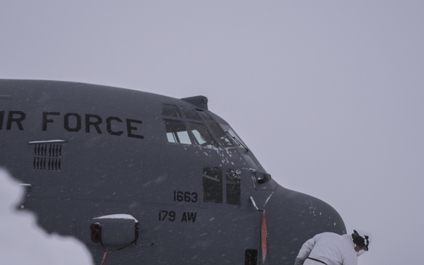 Ohio Air Guard maintainers brave the storm