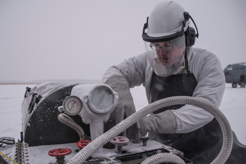 Ohio Air Guard maintainers brave the storm