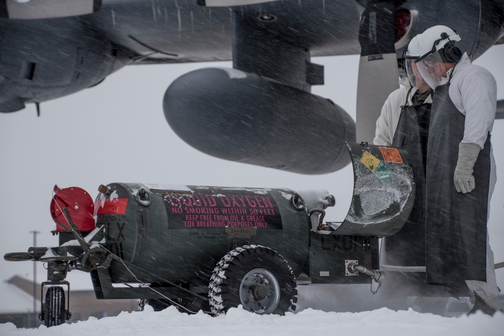 Ohio Air Guard maintainers brave the storm