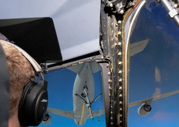 Simon Sinek helps Dover Airmen find their “why”