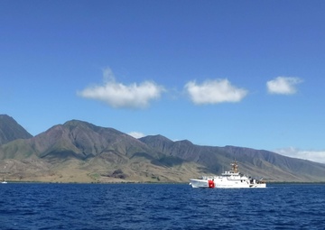 Coast Guard Cutter Oliver Berry conducts patrol off Main Hawaiian Islands