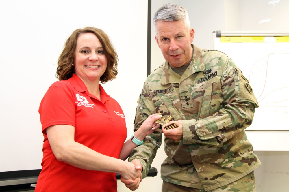 Army Chief of Engineers recognizes Mobile District employee