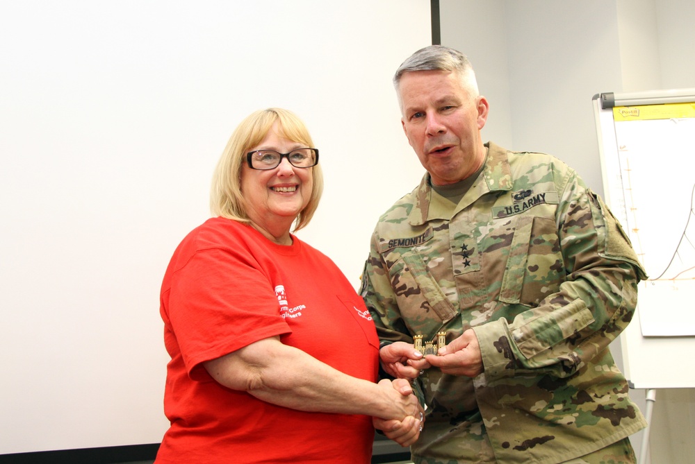 Army Chief of Engineers recognizes Kansas City District employee