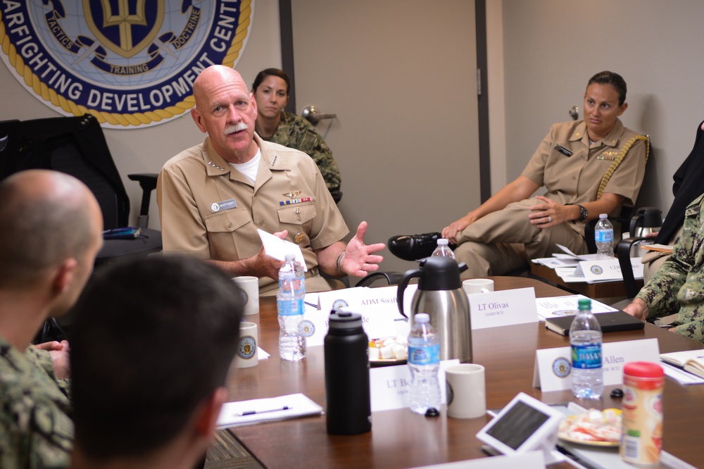 Commander, U.S. Pacific Fleet Visits Naval Surface and Mine Warfighting Development Center