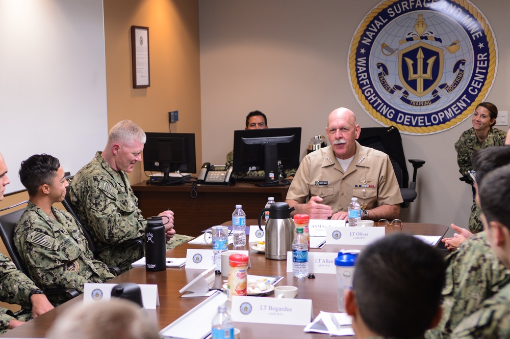 Commander, U.S. Pacific Fleet Visits Naval Surface and Mine Warfighting Development Center