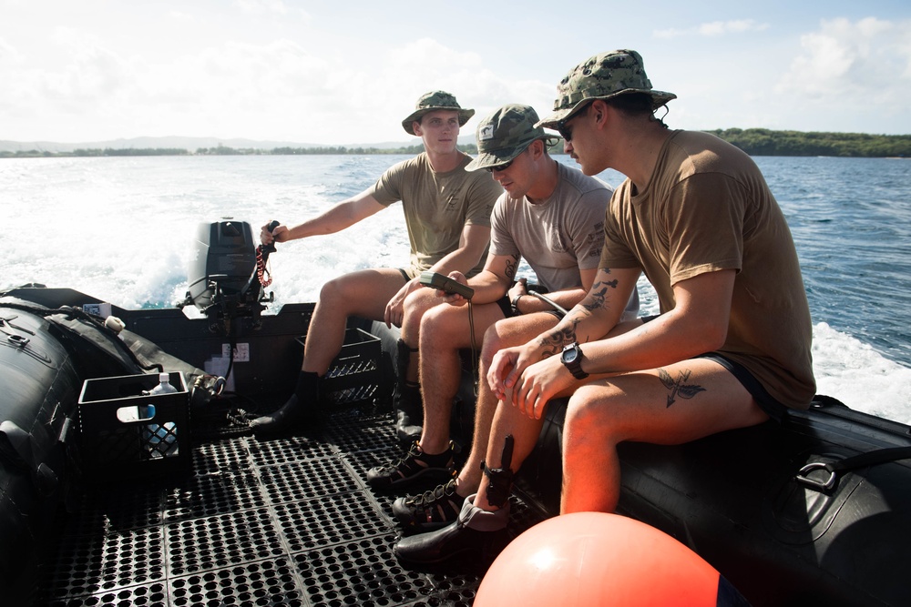 EODMU-5 Conducts Underwater Mine Countermeasures Training