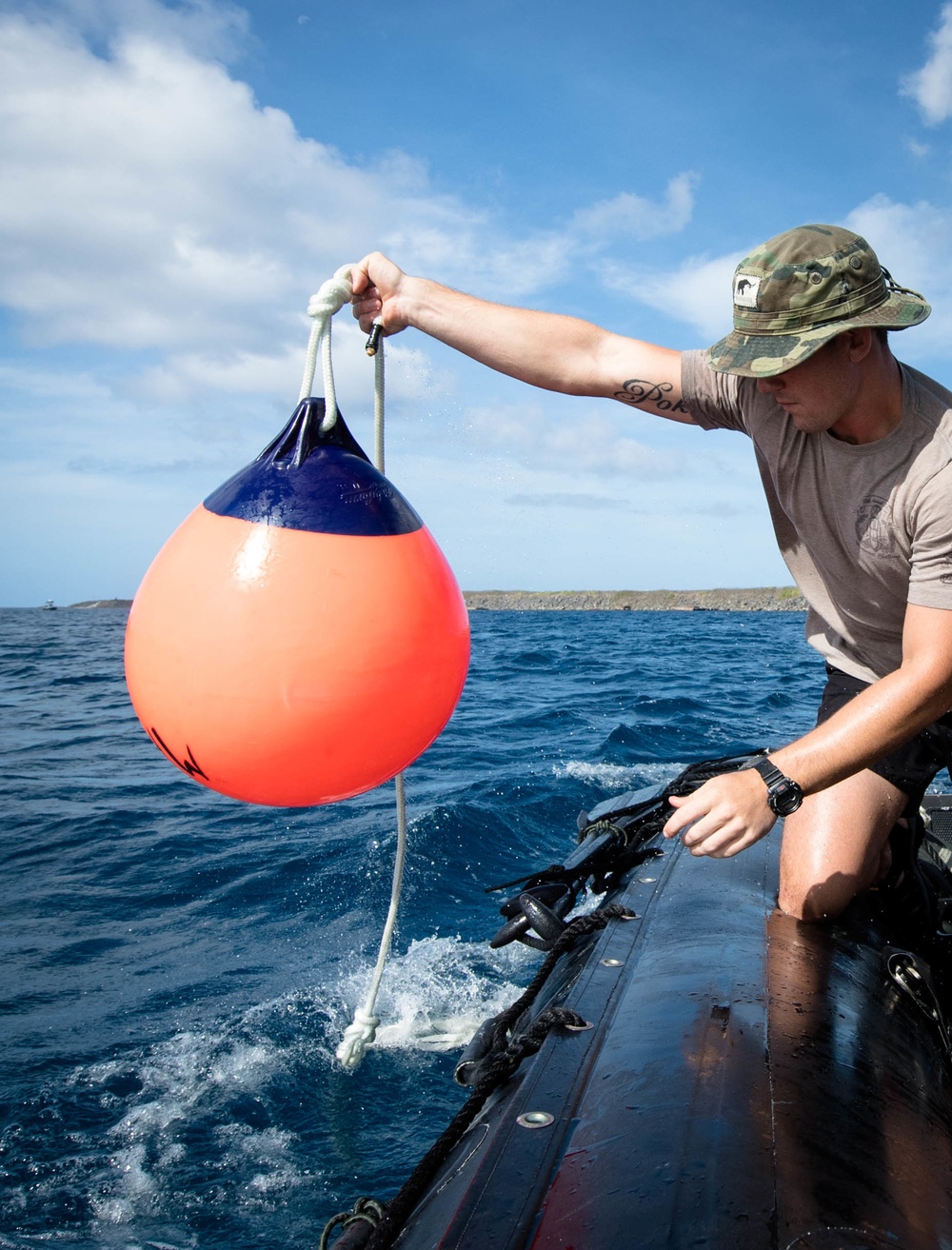 EODMU-5 Conducts Underwater Mine Countermeasures Training