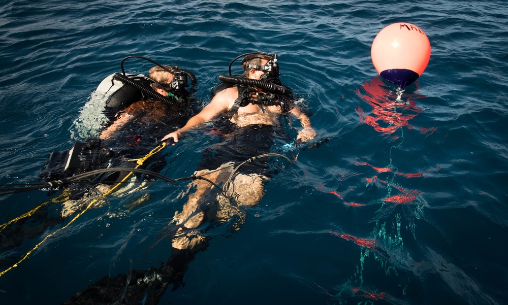 EODMU-5 Conducts Underwater Mine Countermeasures Training