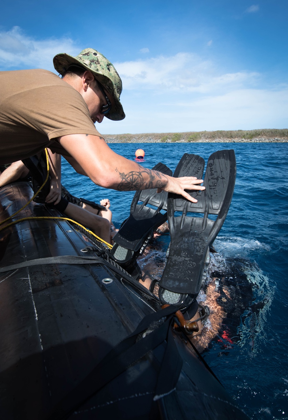 EODMU-5 Conducts Underwater Mine Countermeasures Training