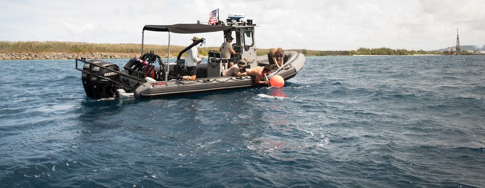 EODMU-5 Conducts Underwater Mine Countermeasures Training