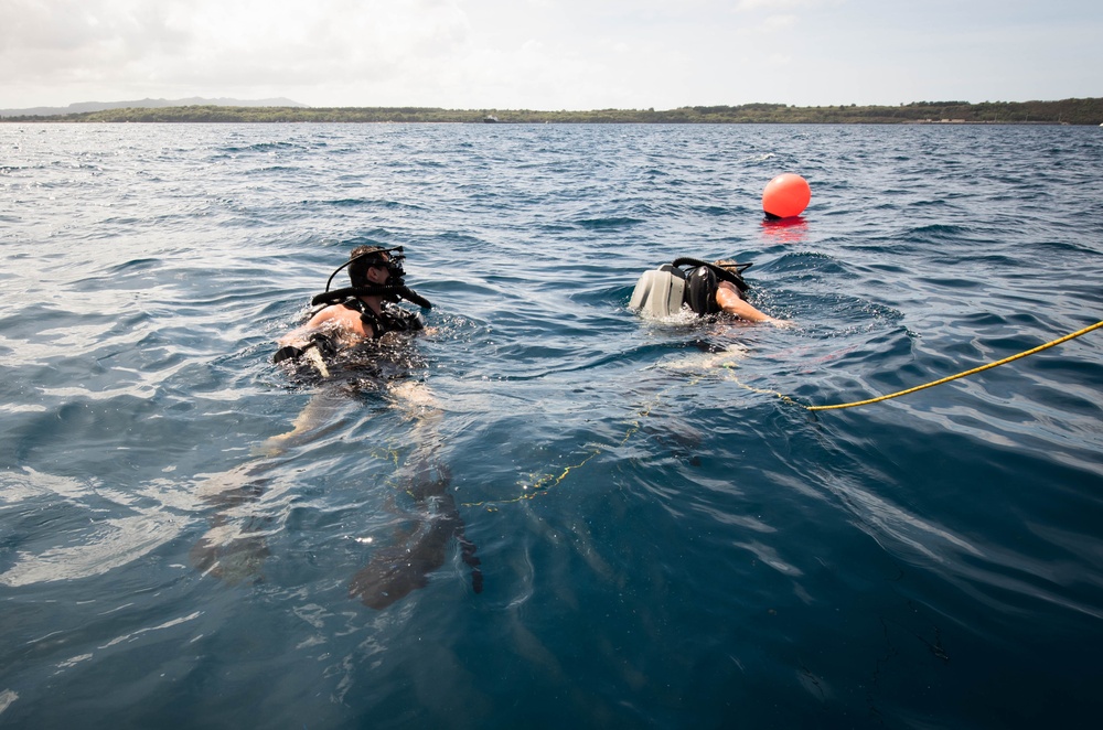 EODMU-5 Conducts Underwater Mine Countermeasures Training