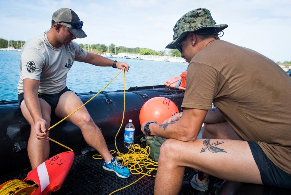 EODMU-5 Conducts Underwater Mine Countermeasures Training