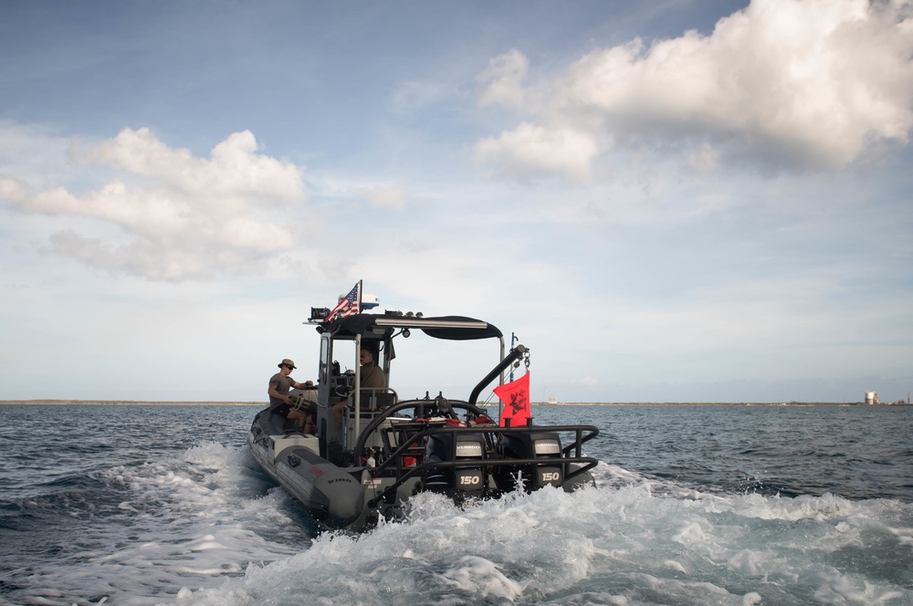 EODMU-5 Conducts Underwater Mine Countermeasures Training