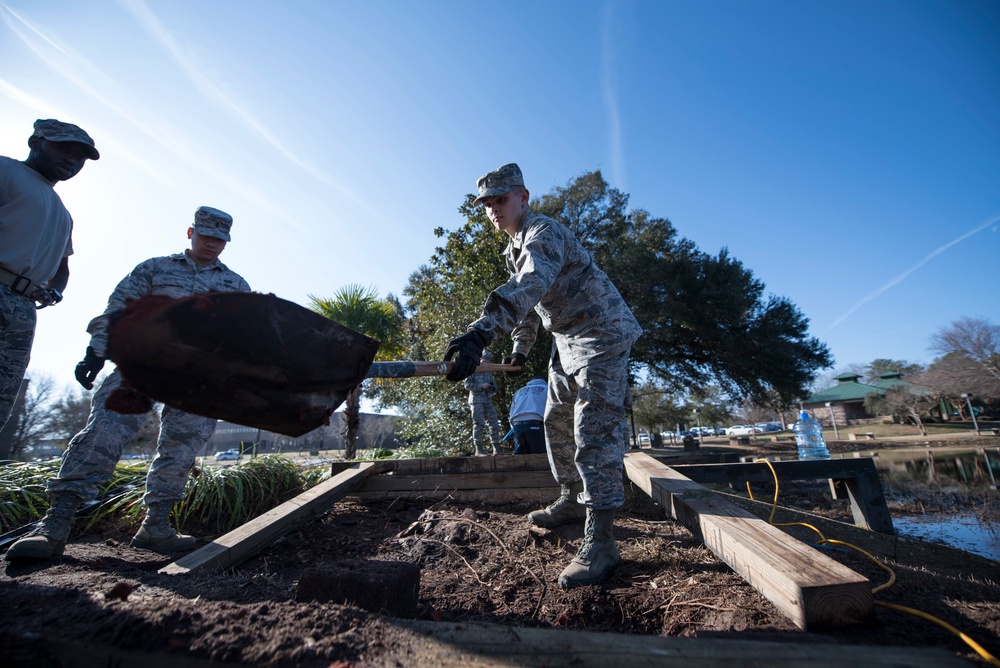 Volunteers take ownership of Memorial Lake