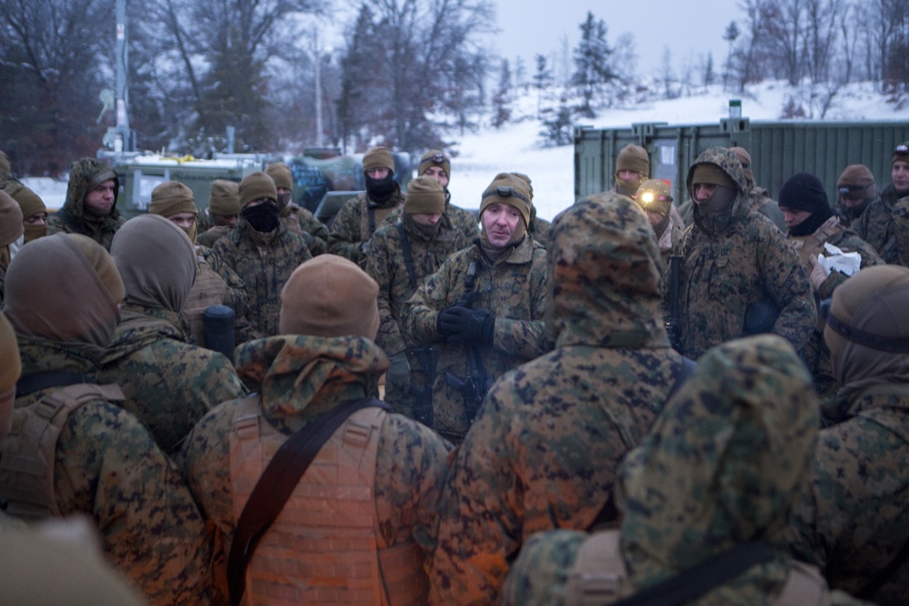 Fox Company, 4th Tank Battalion battles the cold during Winter Break 18