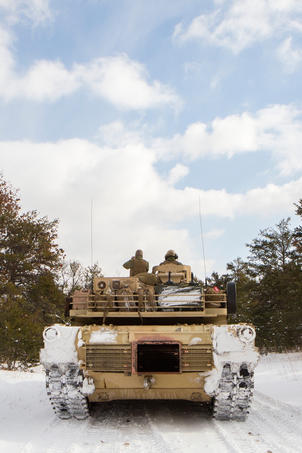 Fox Company, 4th Tank Battalion battles the cold during Winter Break 18