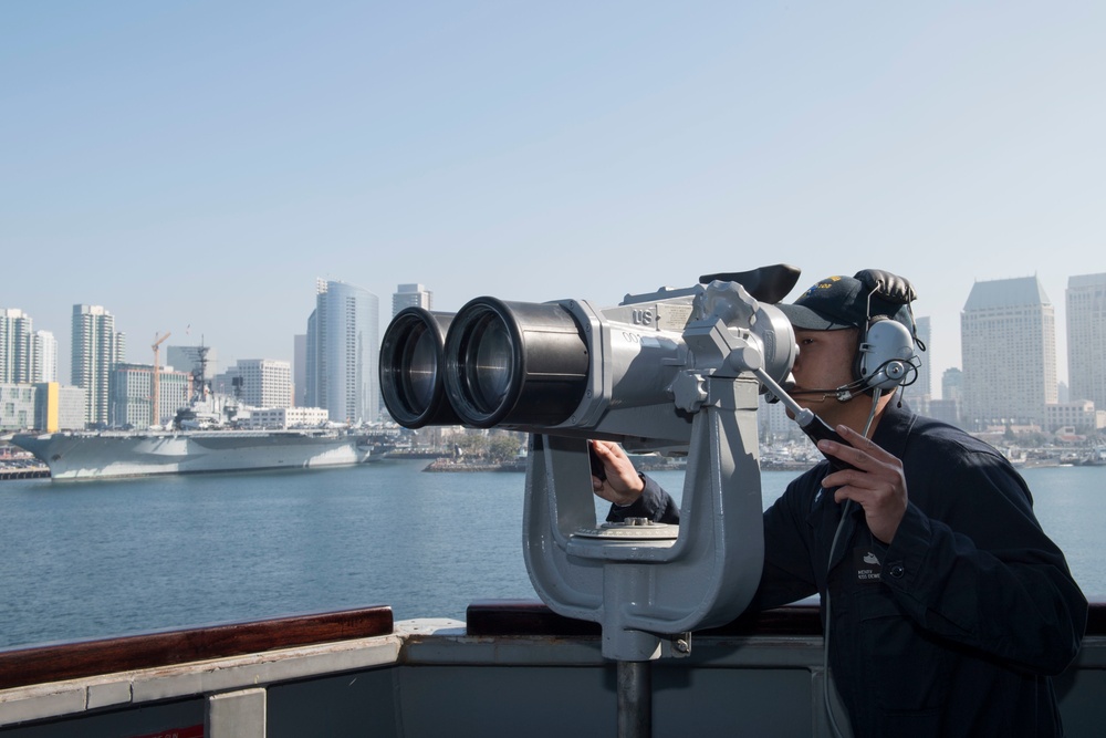 USS Dewey departs San Diego for deployment