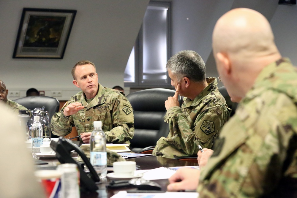 Army Cyber commander visits Army Europe signaleers