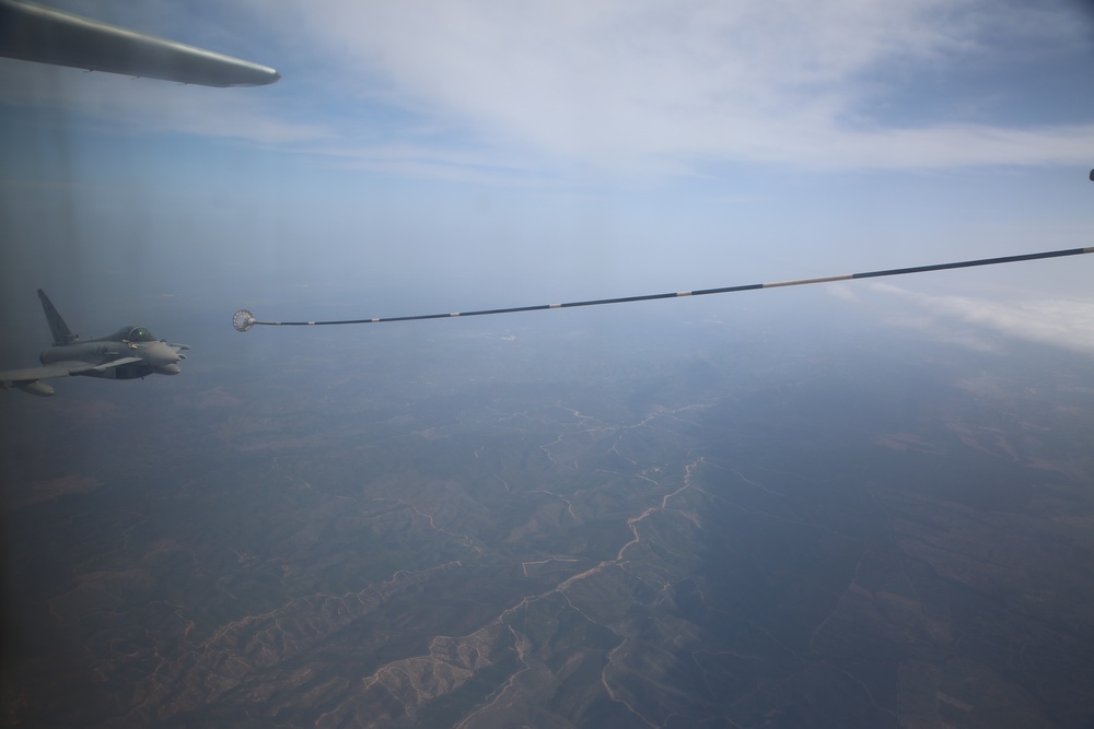SPMAGTF-CR-AF and Spanish Air Force conduct bilateral aerial refueling training