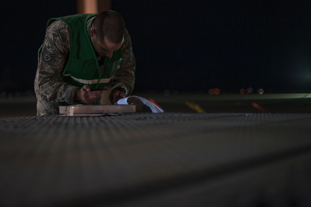 355th LRS conducts large-scale cargo movement