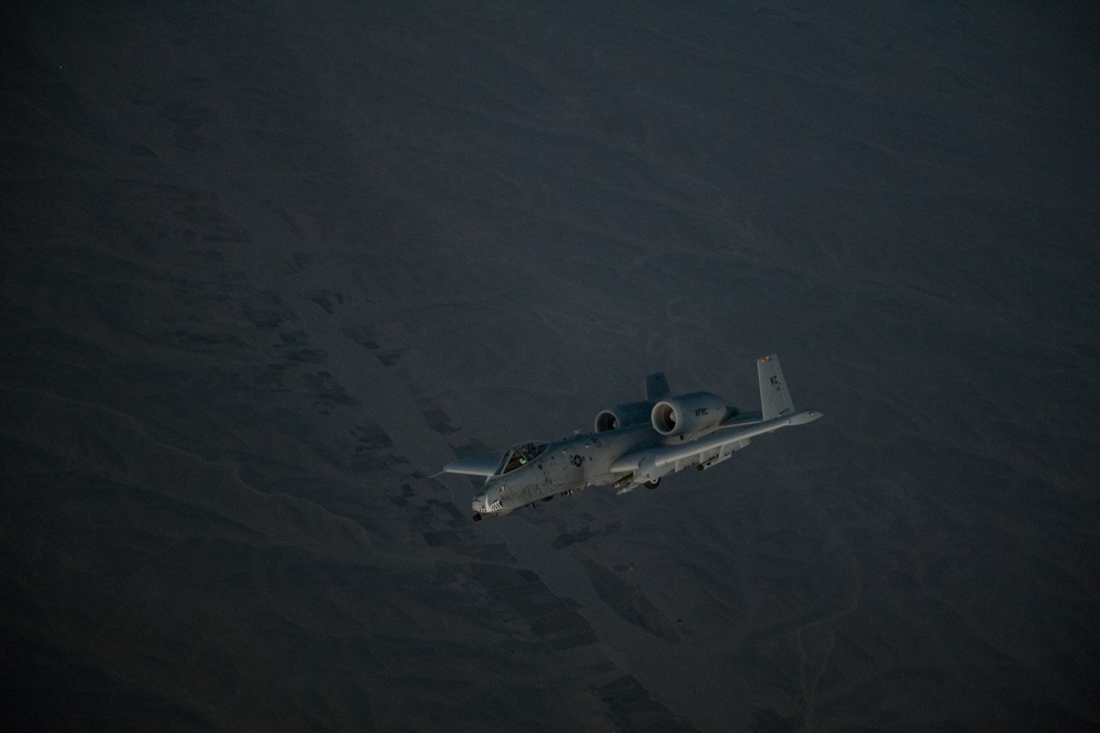 A-10s refueled in Afghanistan