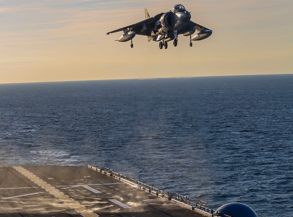 VMM-162 lands aboard USS Iwo Jima