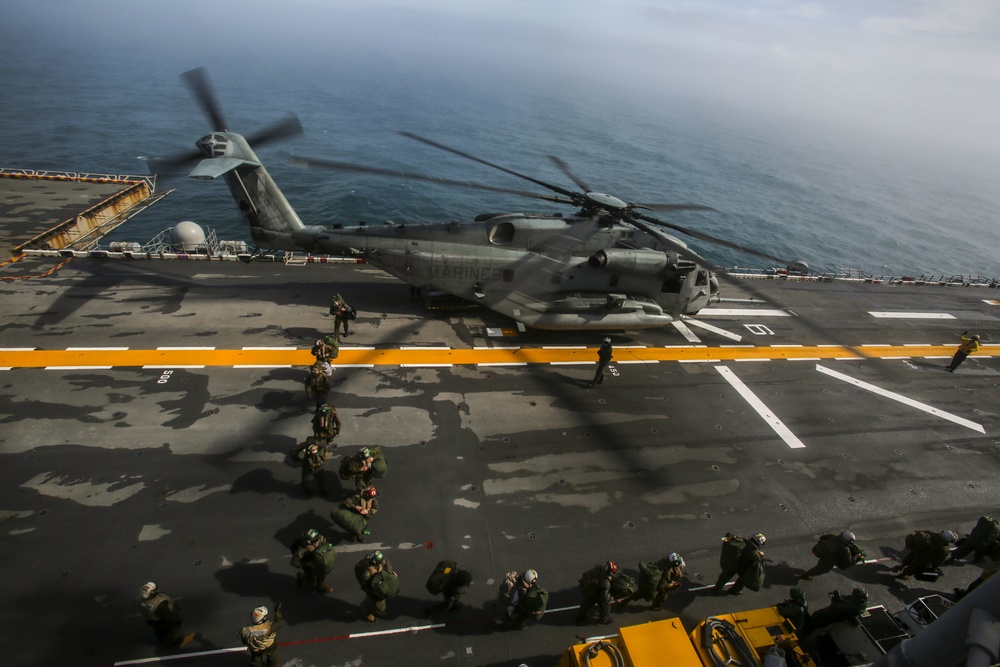 VMM-162 lands aboard USS Iwo Jima