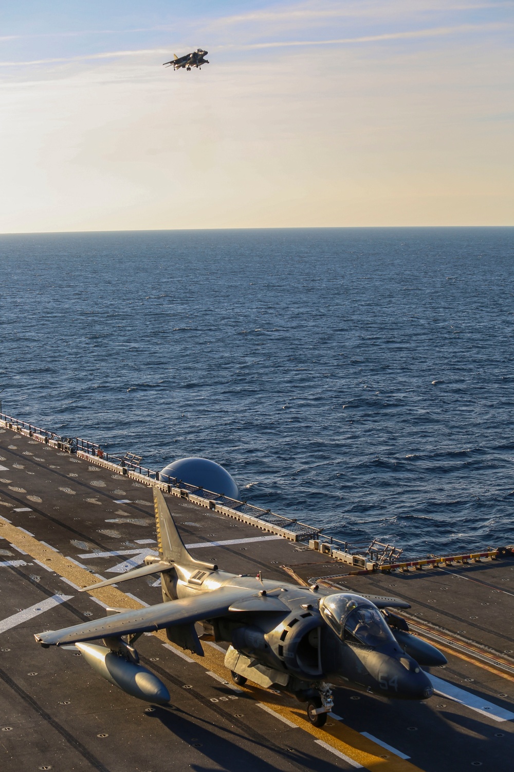 VMM-162 lands aboard USS Iwo Jima