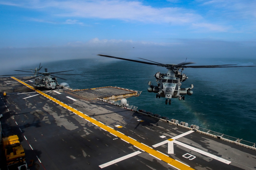 VMM-162 lands aboard USS Iwo Jima