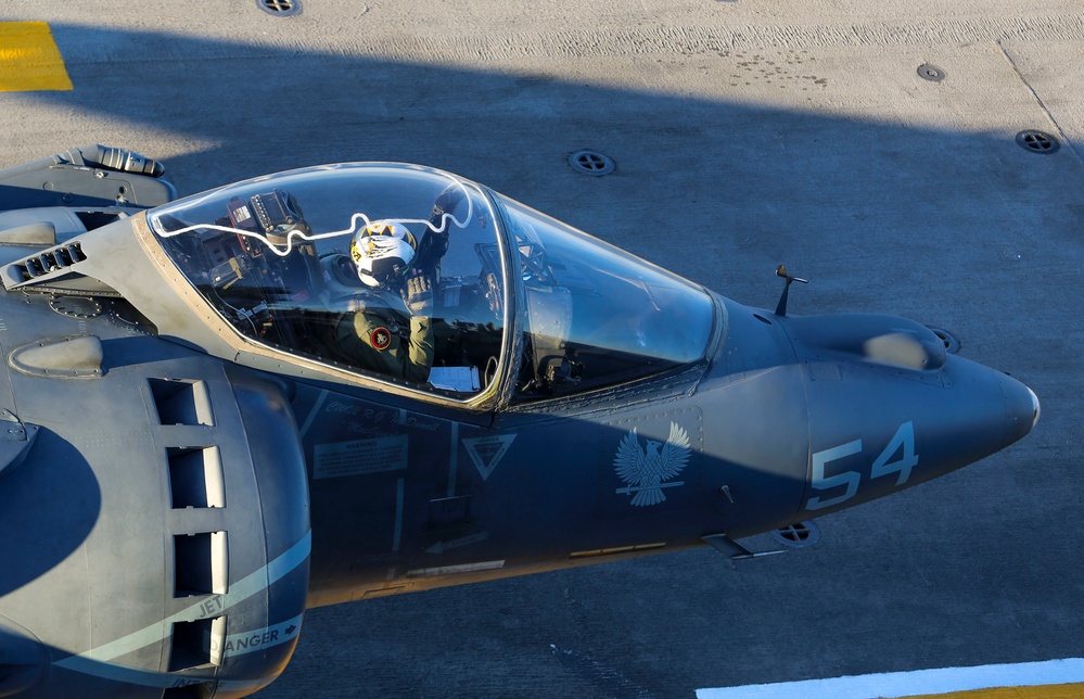 VMM-162 lands aboard USS Iwo Jima