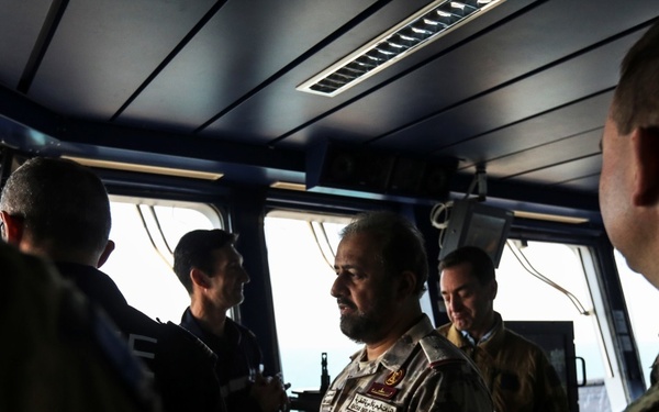 French and U.S. Sailors and Marines welcome distinguished guests