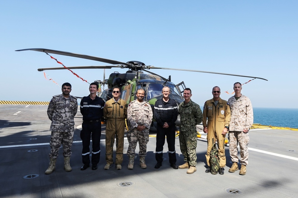 French and U.S. Sailors and Marines welcome distinguished guests