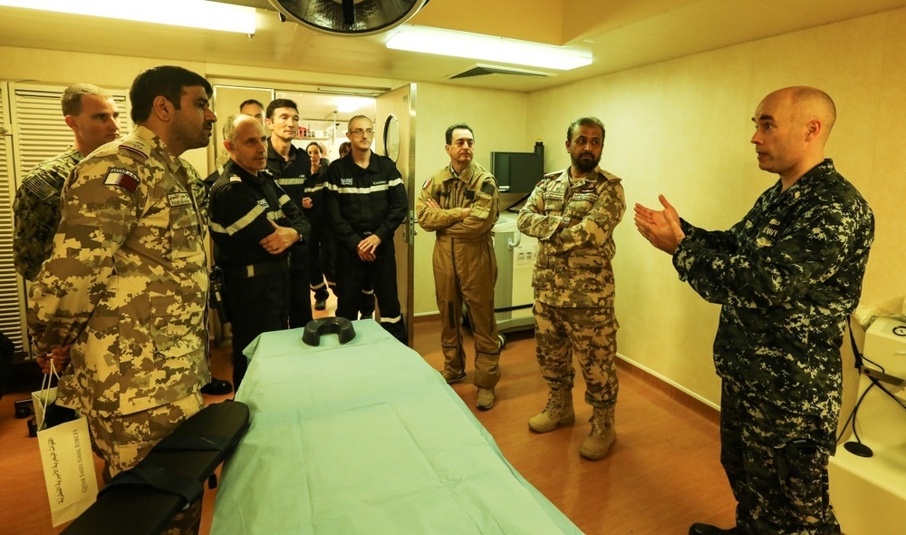 French and U.S. Sailors and Marines welcome distinguished guests