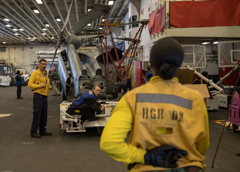 USS Iwo Jima (LHD 7) Onload