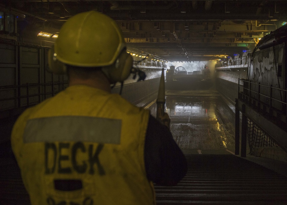 USS Iwo Jima (LHD 7) Onload