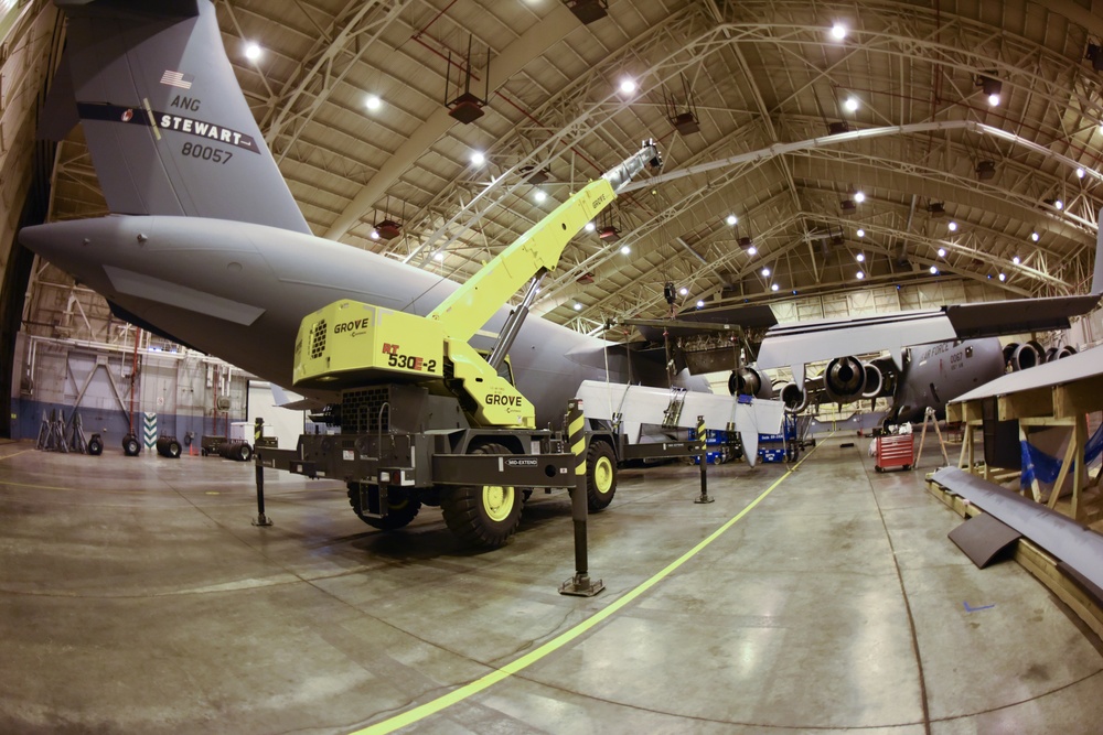 DVIDS - Images - 105th Airlift Wing Aircraft Maintenance [Image 2 of 4]