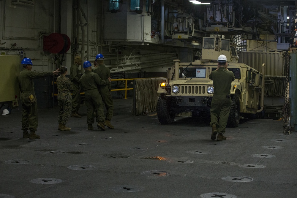 LCACs arrive aboard USS Iwo Jima (LHD 7)